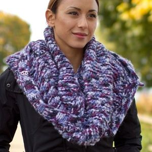 Lululemon Hickey Hider scarf